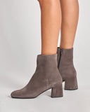 Stivaletti in pelle scamosciata