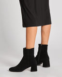 Stivaletti in pelle scamosciata