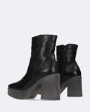 Stivaletti con tacco in pelle