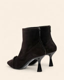 Stivaletti in camoscio con tacco