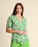 Blusa in fantasia con volant