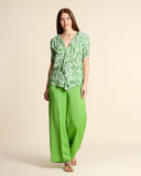 Blusa in fantasia con volant