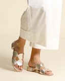 Sandali con tacco in pelle laminata