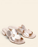 Sandali con tacco in pelle laminata