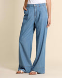 Jeans ampi in denim leggero