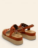 Geflochtene Wildledersandalen