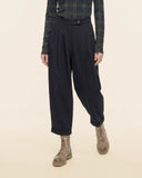Pantaloni ampi con pinces