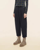 Pantaloni ampi con pinces