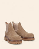 Chelsea bots in camoscio