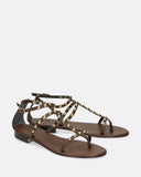 Sandali bassi in pelle con borchie