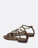 Sandali bassi in pelle con borchie