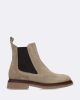 Chelsea boots in suede